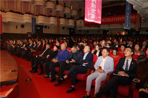 绿活美地“续经典•品新章 露力康人参蜂王浆新品发布会暨优秀经销商表彰大会”圆满举行