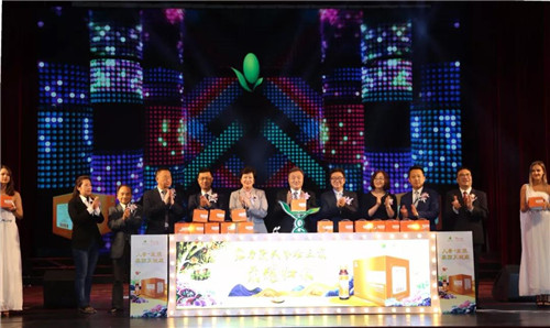 绿活美地“续经典•品新章 露力康人参蜂王浆新品发布会暨优秀经销商表彰大会”圆满举行