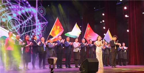 绿活美地“续经典•品新章 露力康人参蜂王浆新品发布会暨优秀经销商表彰大会”圆满举行