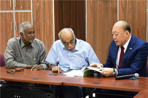 天狮集团董事长李金元到访苏丹阿法特女子大学