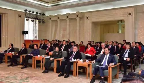 完美古润金出席侨联庆祝改革开放40周年座谈会
