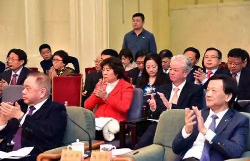 完美古润金出席侨联庆祝改革开放40周年座谈会