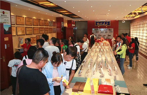 全国各地团队精英齐聚理想参观科技考察，携手共助大健康发展