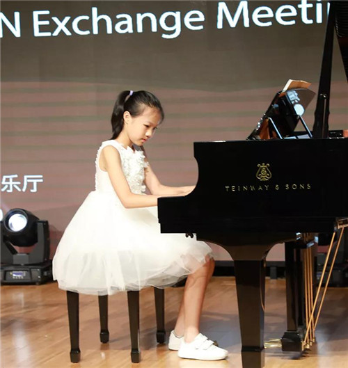 琴键丝路 | 绿之韵之夜·万捷旎钢琴独奏音乐会交流见面会成功举行