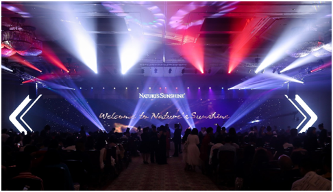 图片包含 户外, 天空, 夜晚描述已自动生成