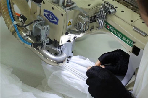 阅兵袜背后的民族企业，驰名品牌浪莎的二十年