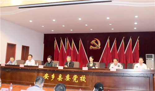 绿之韵集团董事长胡国安随湖南省政协调研组安乡调研