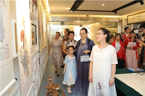 古韵画扇，闻香品茗，汉服秀姿，与安惠共赴诗意七夕~