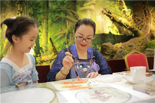 古韵画扇，闻香品茗，汉服秀姿，与安惠共赴诗意七夕~